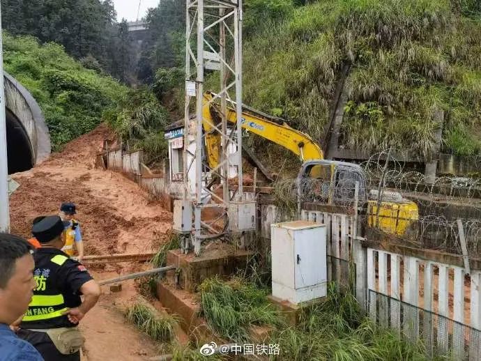 铁路塌方最新动态，逆境中的奋进与自信的变革